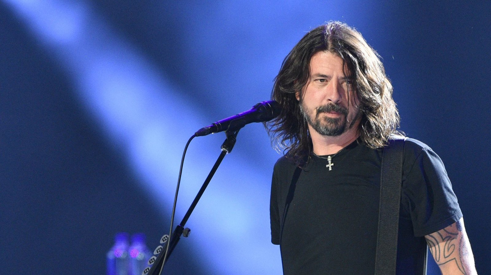 Dave Grohl’s Bio: The Rise of a Rock Icon