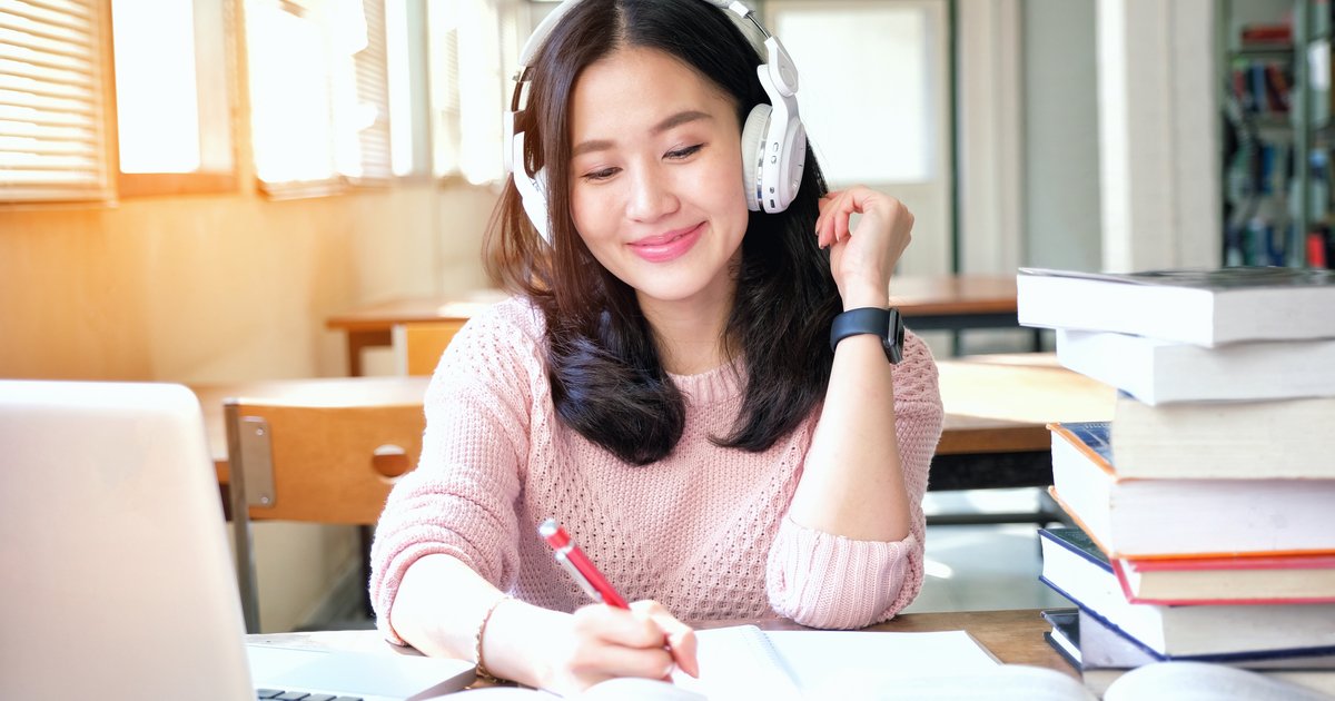 Relaxing Lo-Fi Hip-Hop for College Students Studying: Music to Boost Focus and Concentration